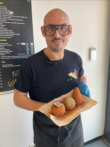 Tris di arancine siciliane: al ragù, al pistacchio e alla Norma